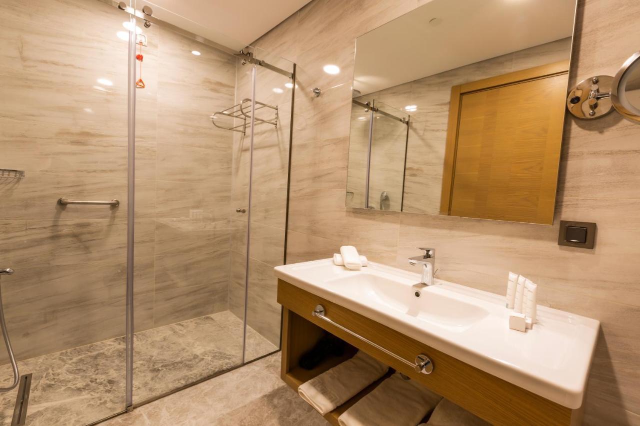 Radisson Hotel Istanbul Harbiye Bagian luar foto