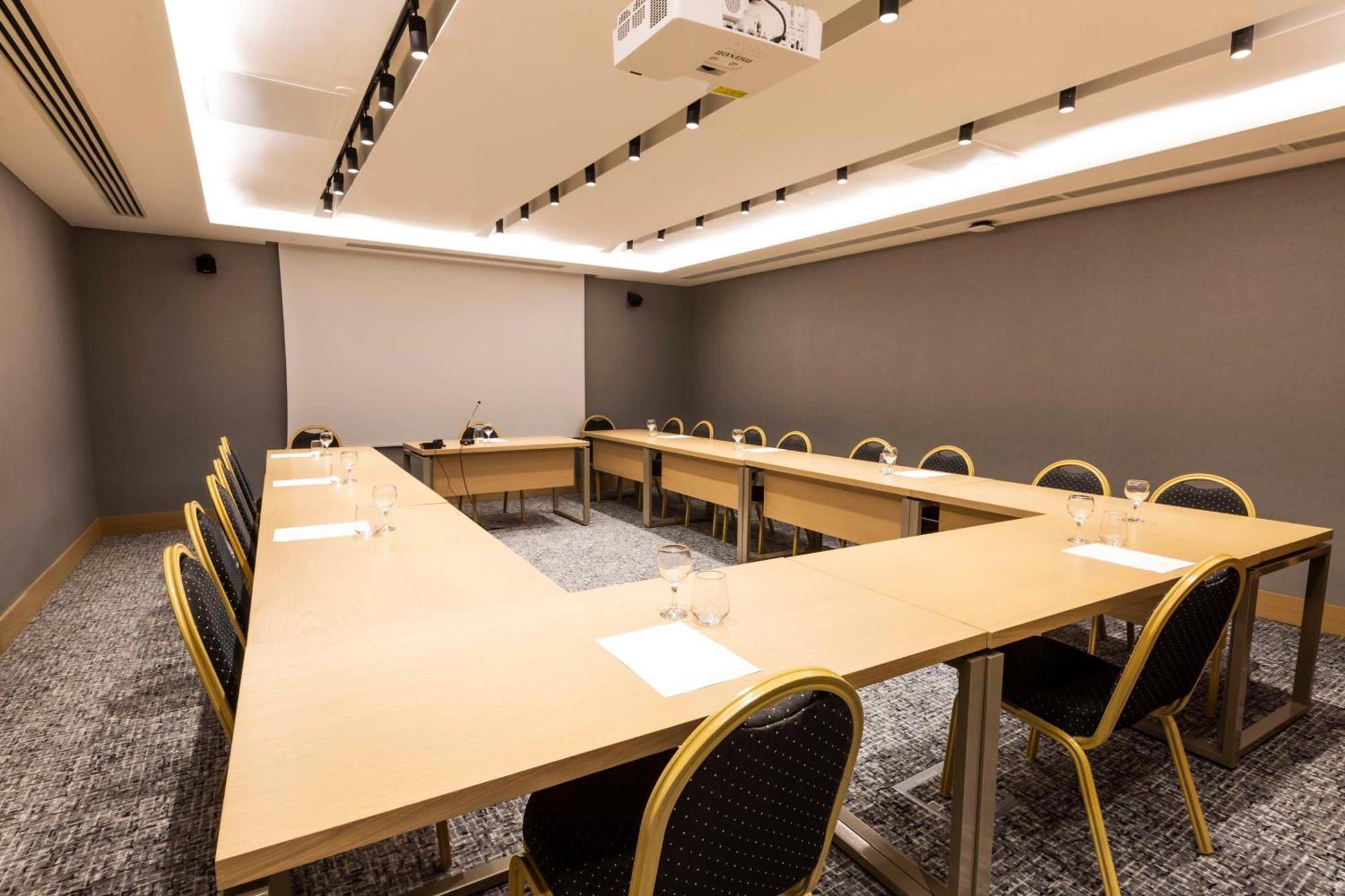 Radisson Hotel Istanbul Harbiye Bagian luar foto